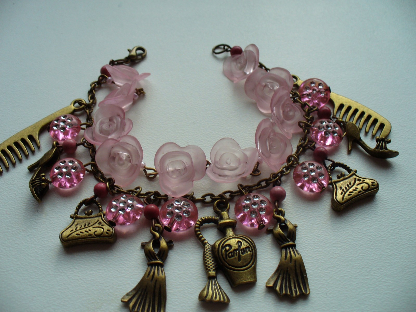 Náramek v něžných růžových barvách