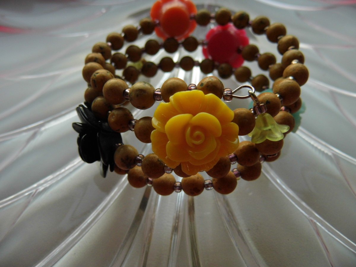 náramek na  paměť.drátu s korálky jadeitu