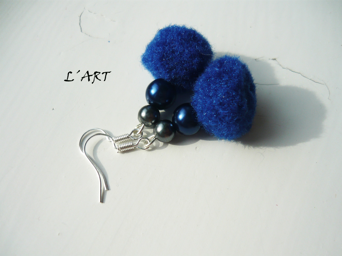 Námořnicky modré bambulky 