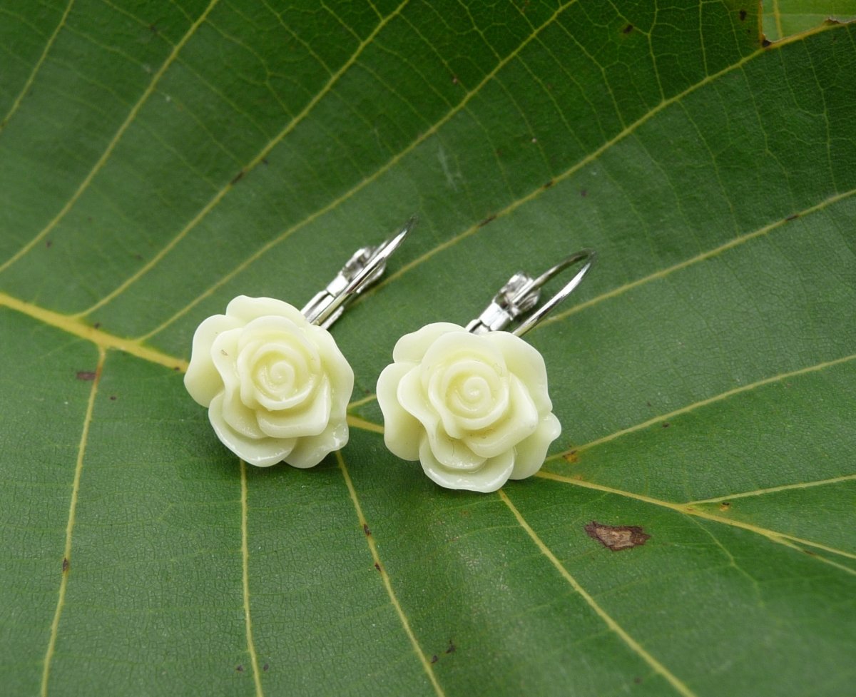 Růže světle žlutá