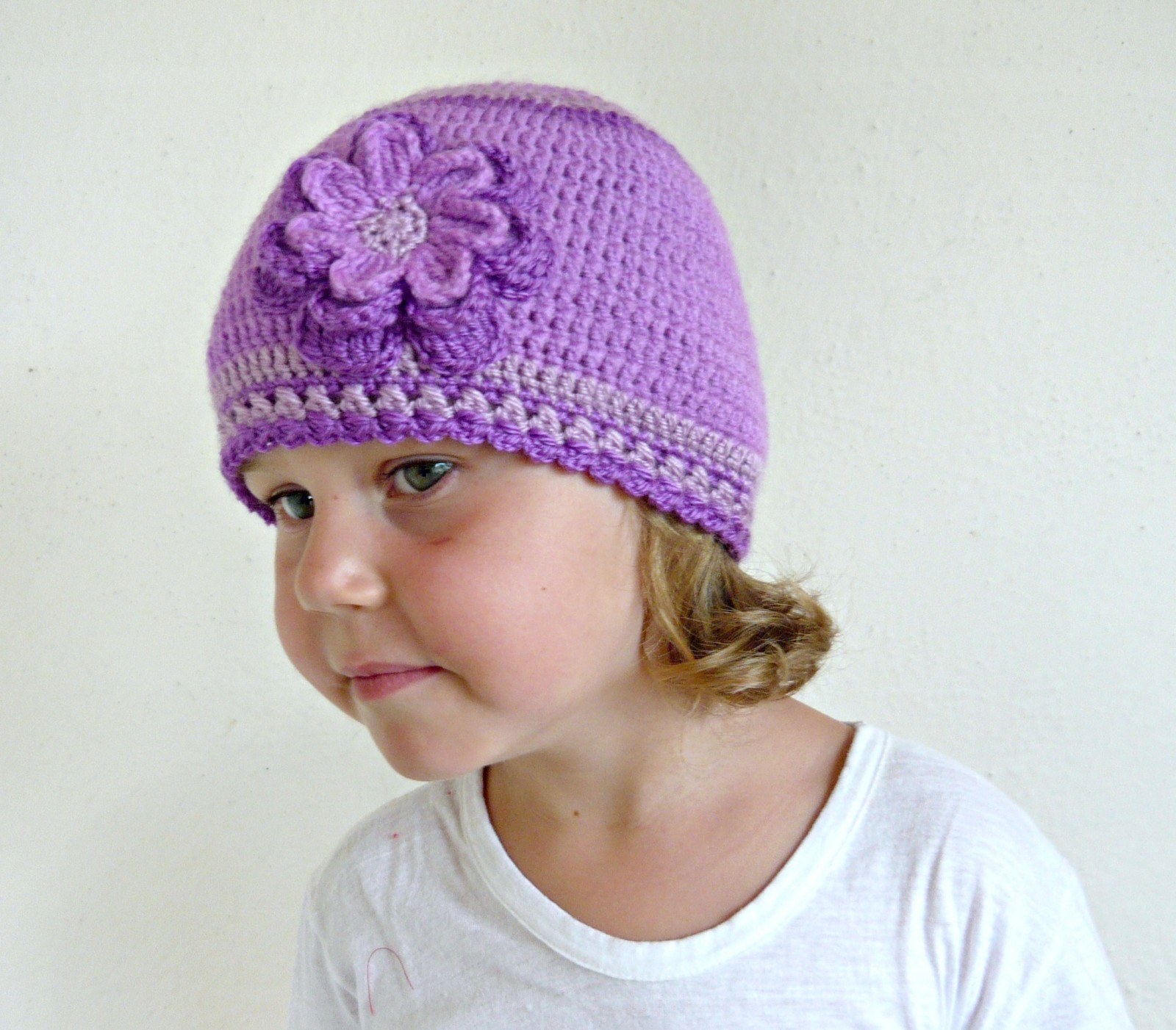 Háčkovaná čepička fialka