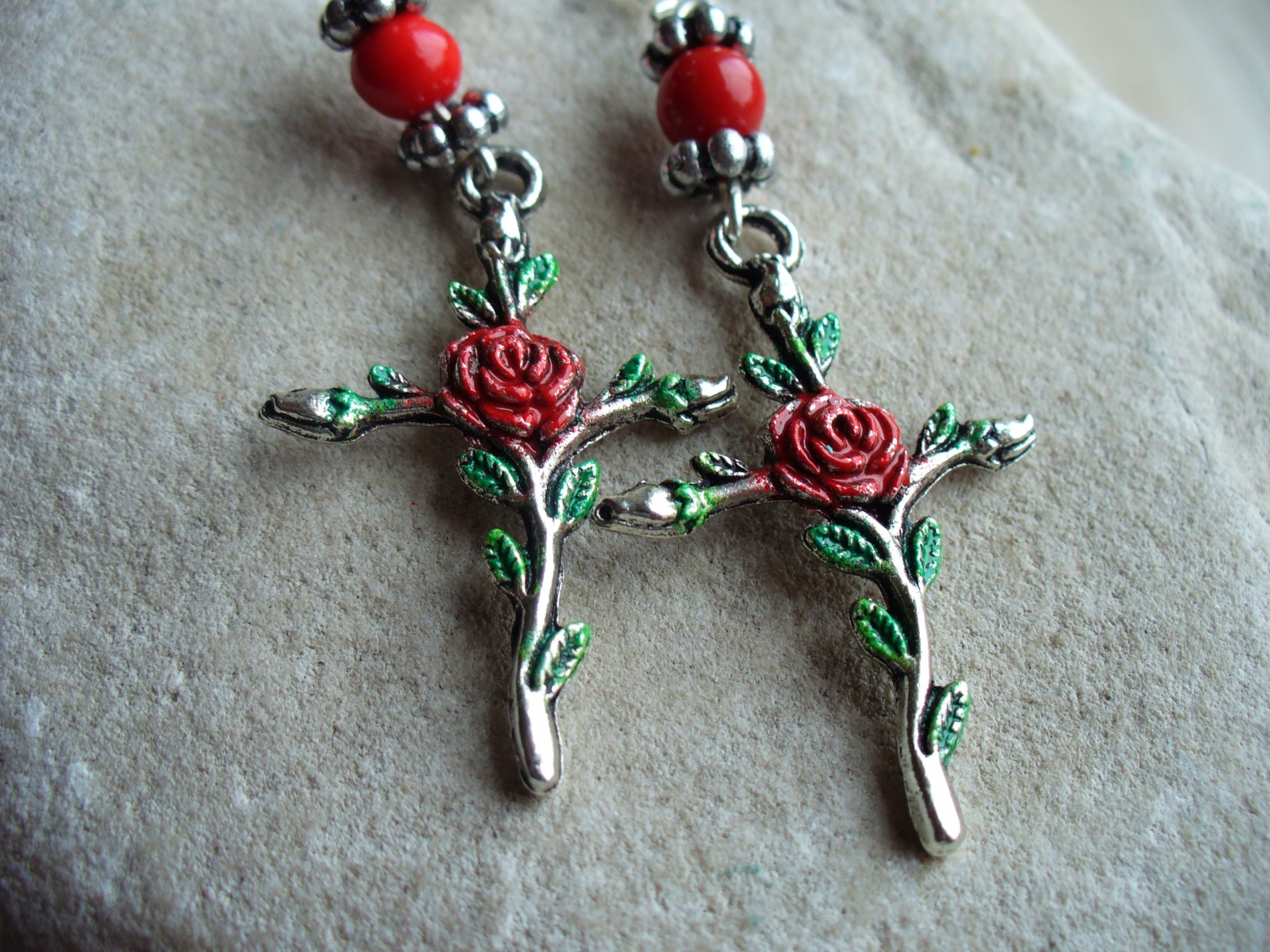 Náušnice křížek s růží