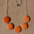 Oranžový žíhaný náhrdelník
