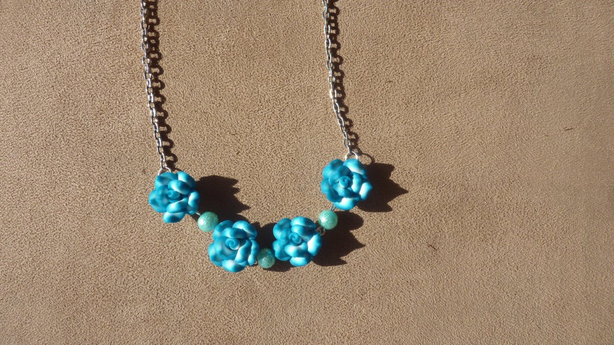 Náhrdelník - tyrkysové kytičky