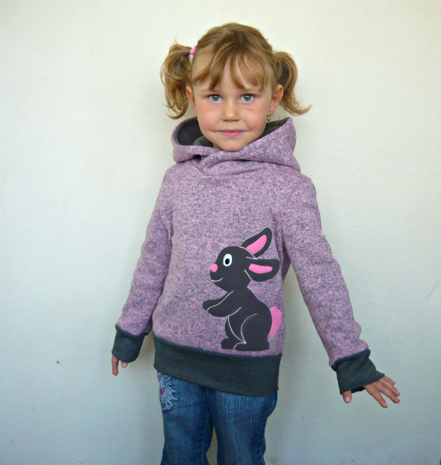 Šedorůžový svetr