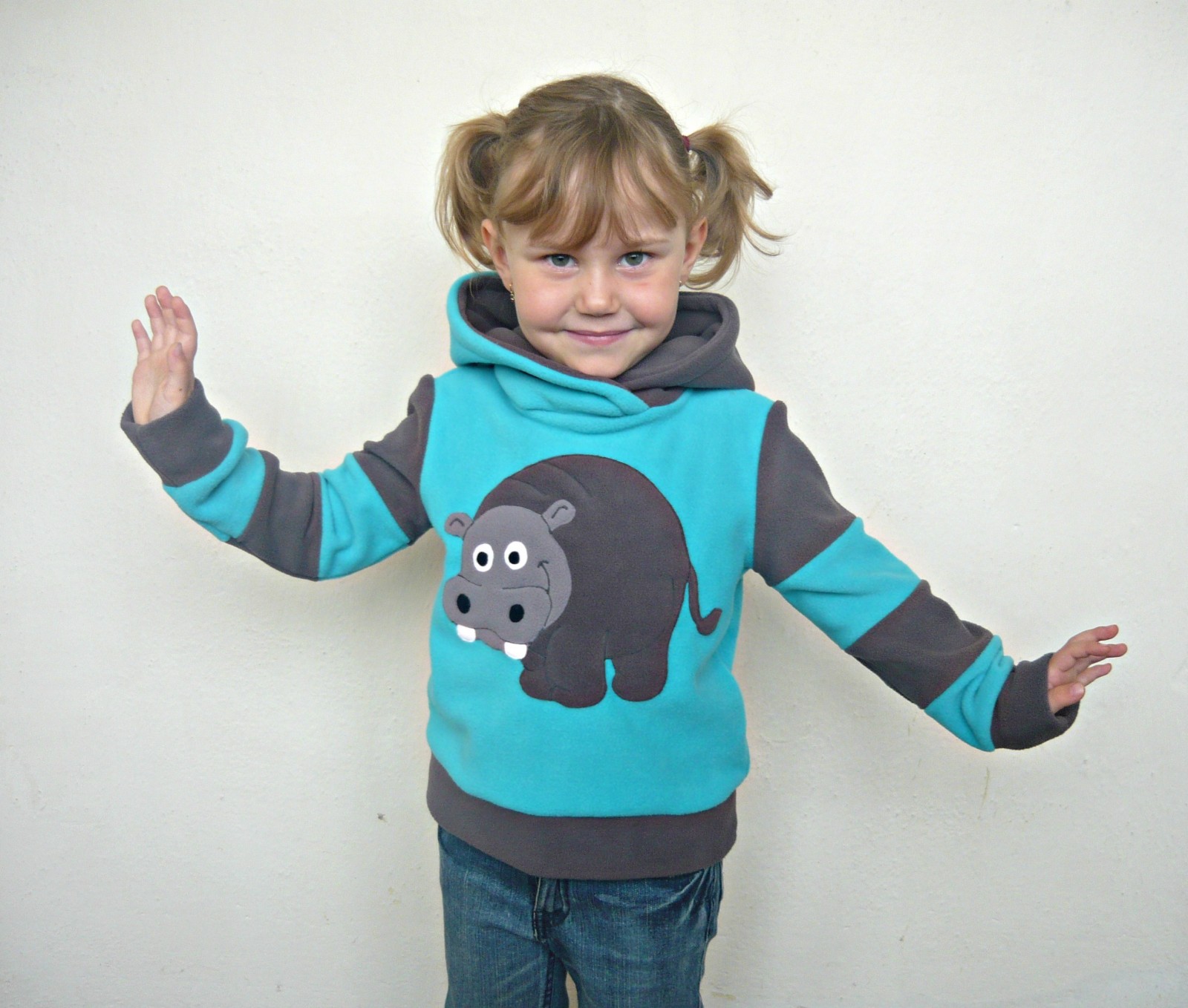 Mikinka s hrochem a dvoubarevnou kapucí