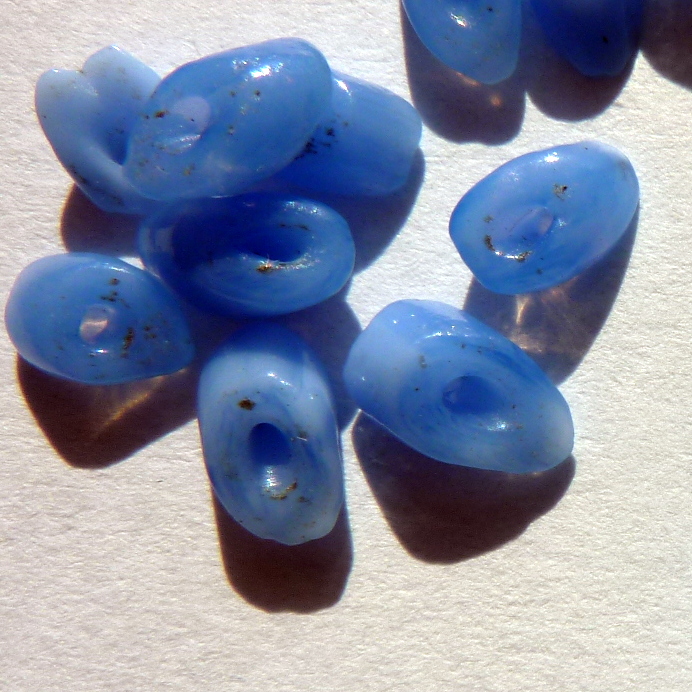 Světle modré korálky