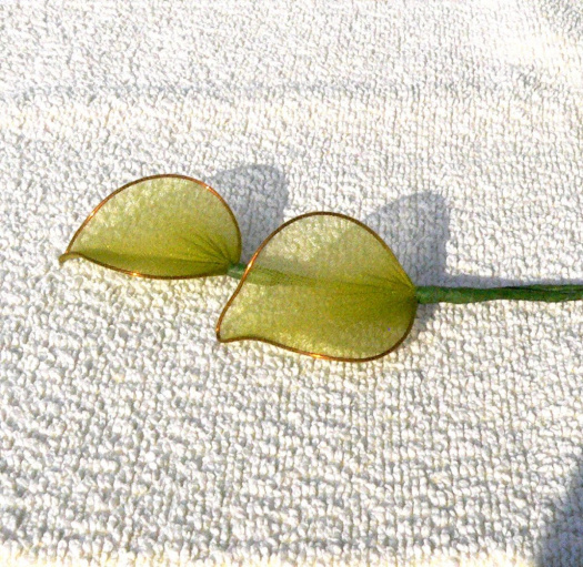 listy srdíčkové - nylonový květ