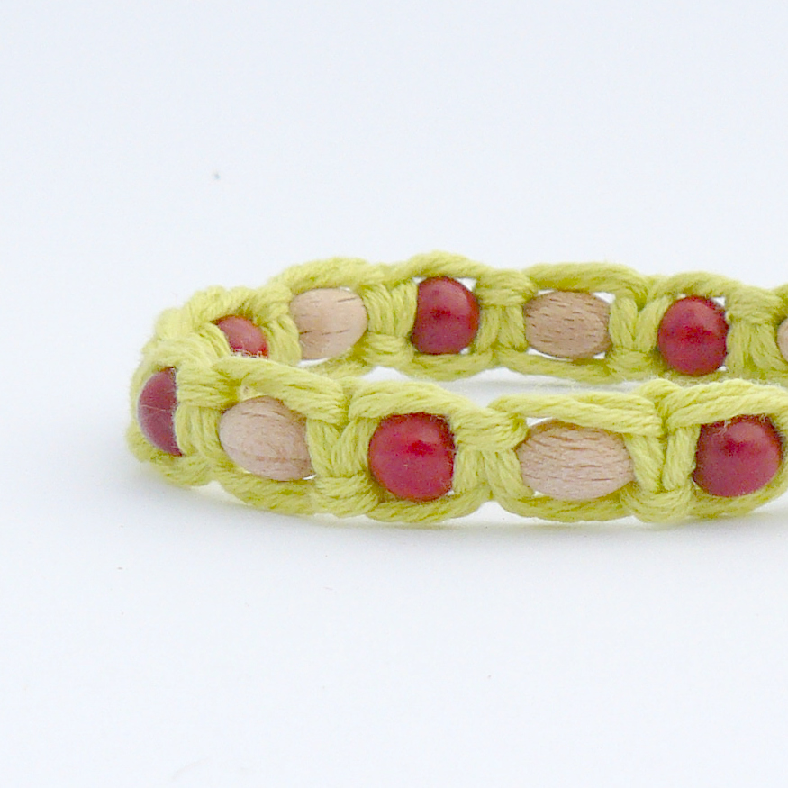 Macramé náramek - jablíčko