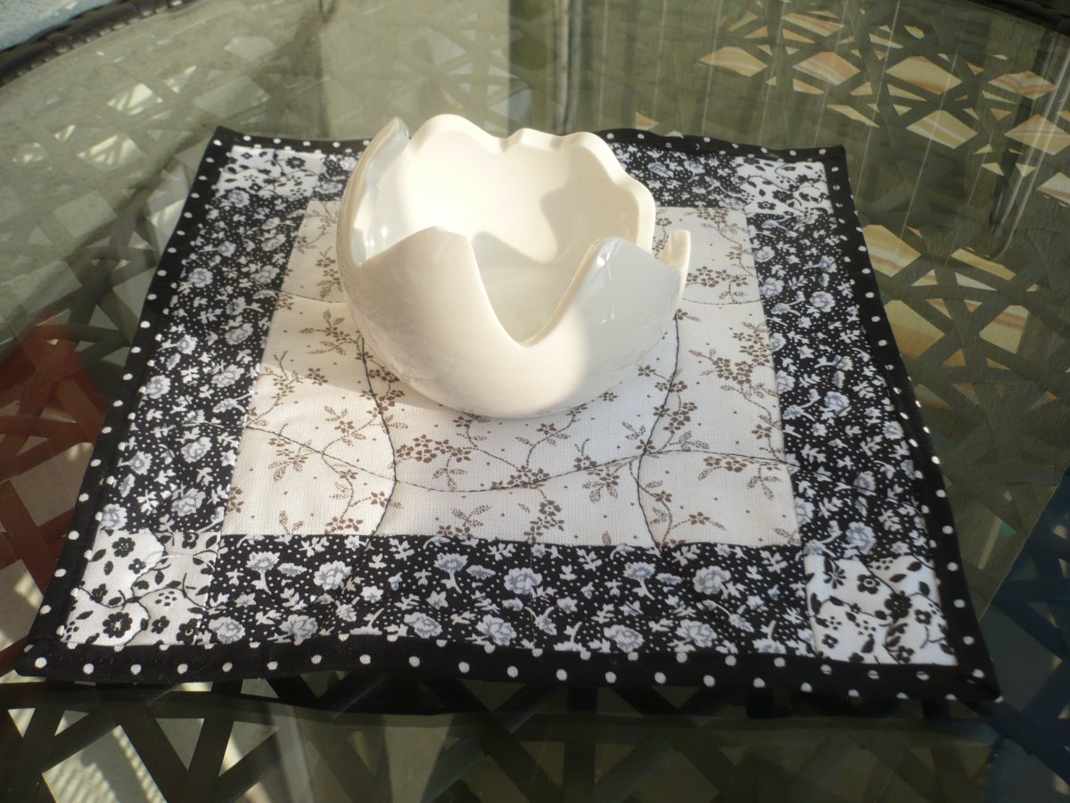 Černobílé prostírání