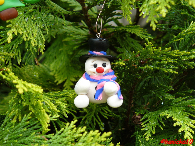 Sedící sněhuláček