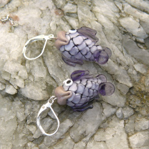 Náušnice fialová rybka - vinuté perle