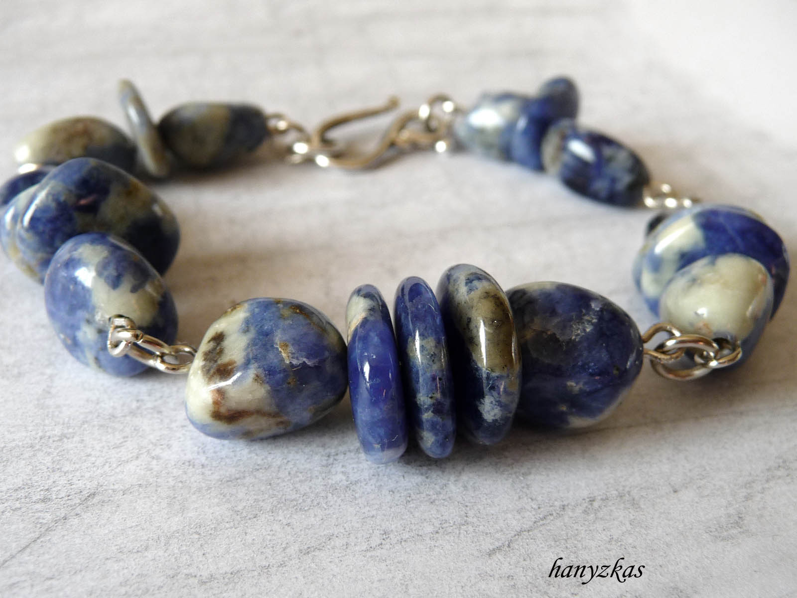 Náramek: Sodalitový