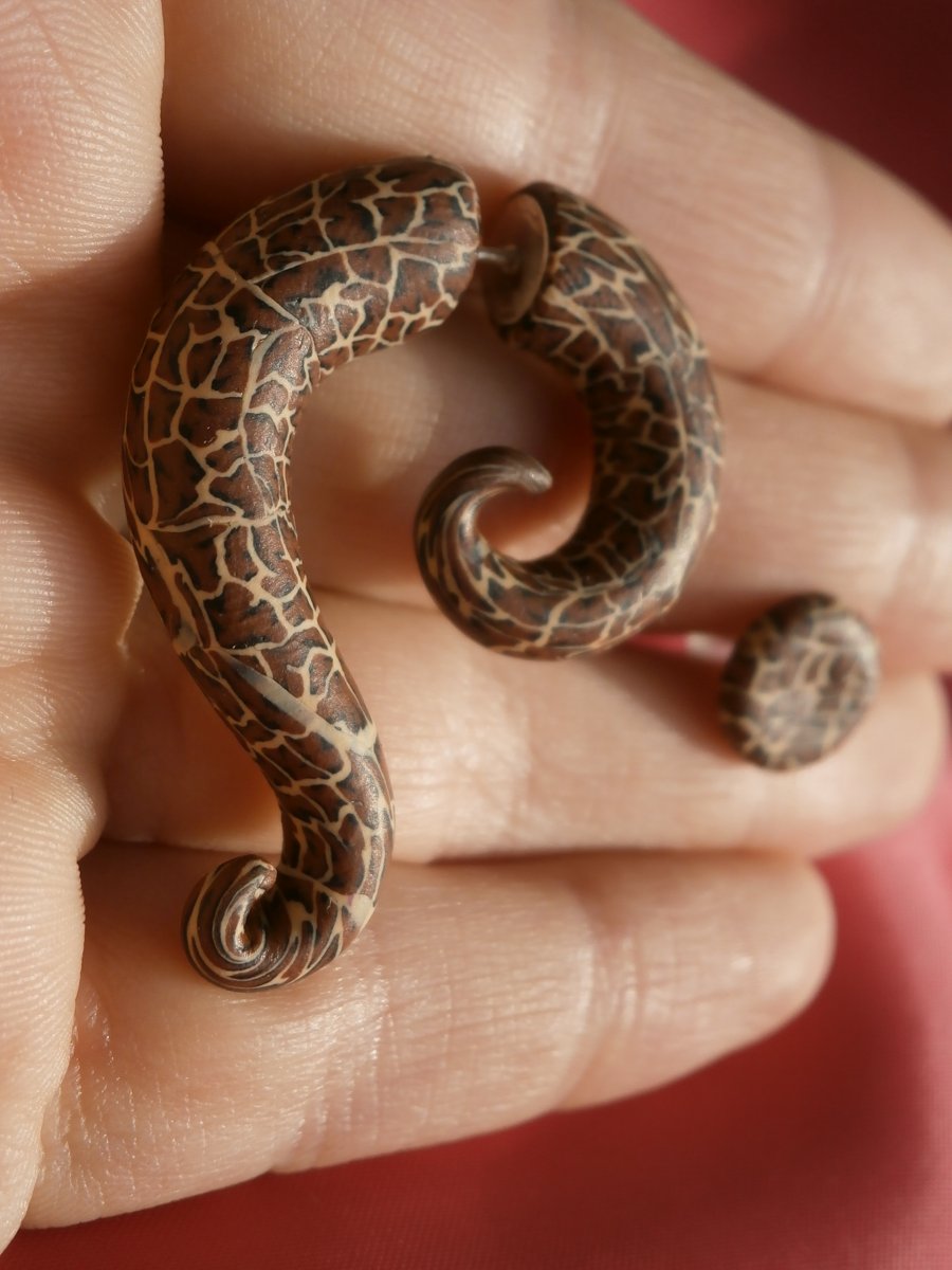 Falešný roztahovák s leopardím vzorem + pecka