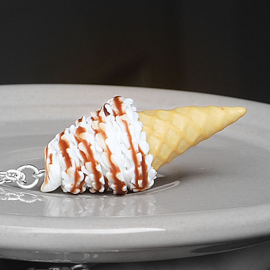 Zmrzlina s karamelovou polevou  