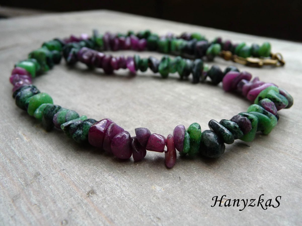 Náhrdelník: Ve stínu kapradin