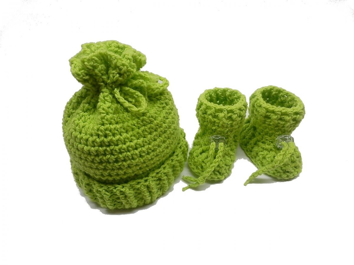 čepička a botečky pro novorozence