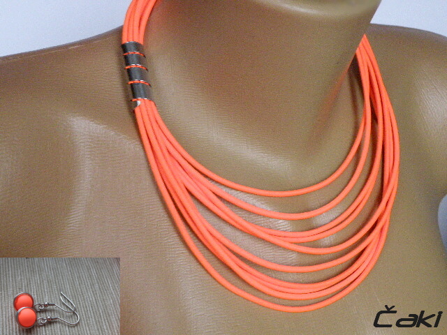 Neonově oranžová souprava