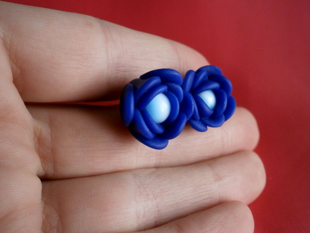 Modré náušnice s korálkem uvnitř