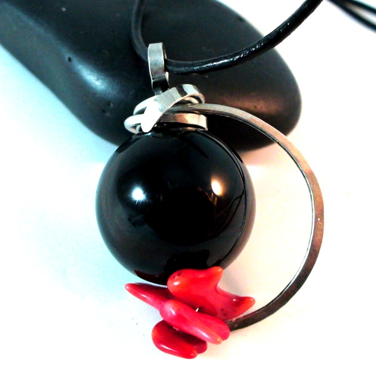 NÁHRDELNÍK Pekelné kvítí