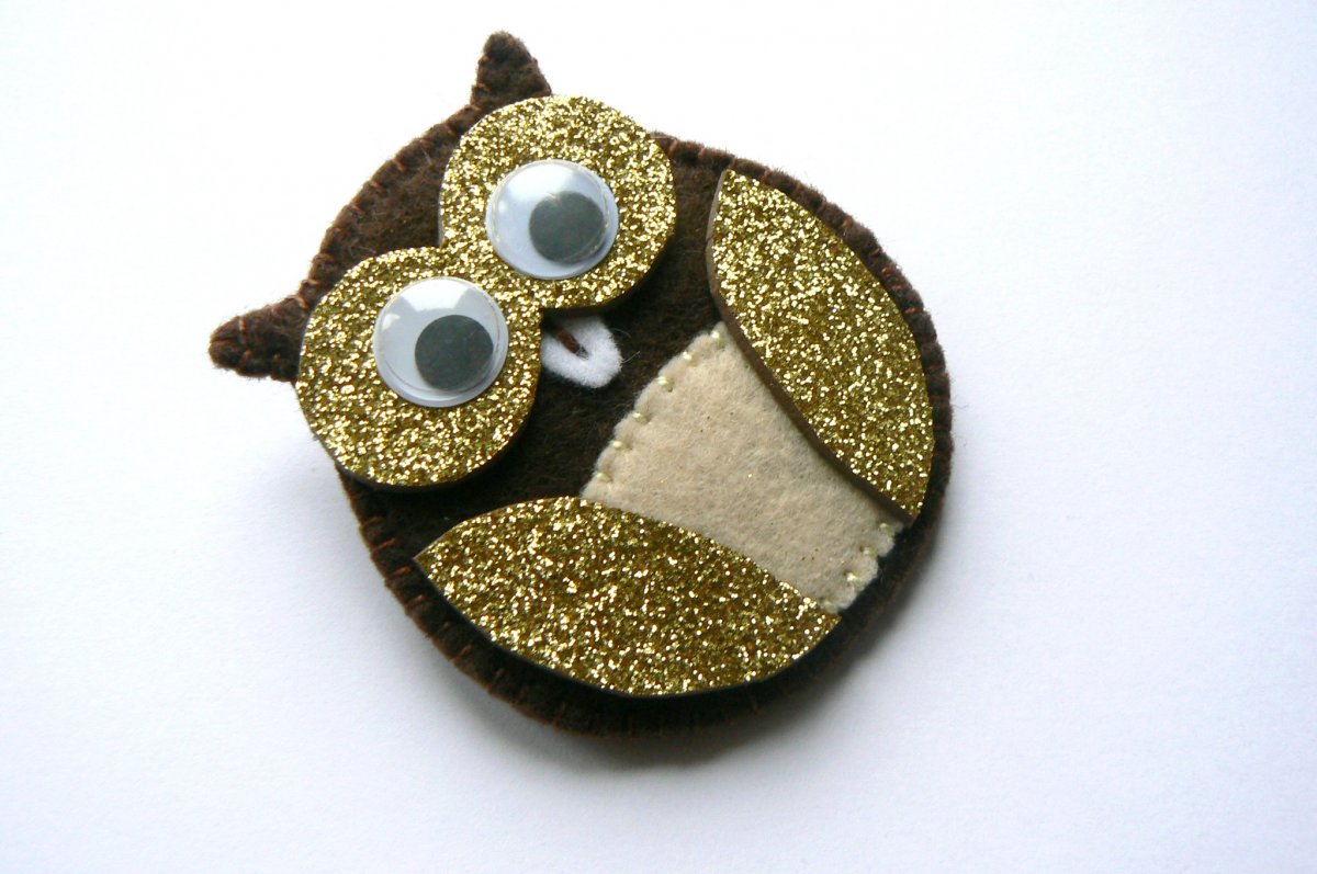 Zlatá třpytivá sovička