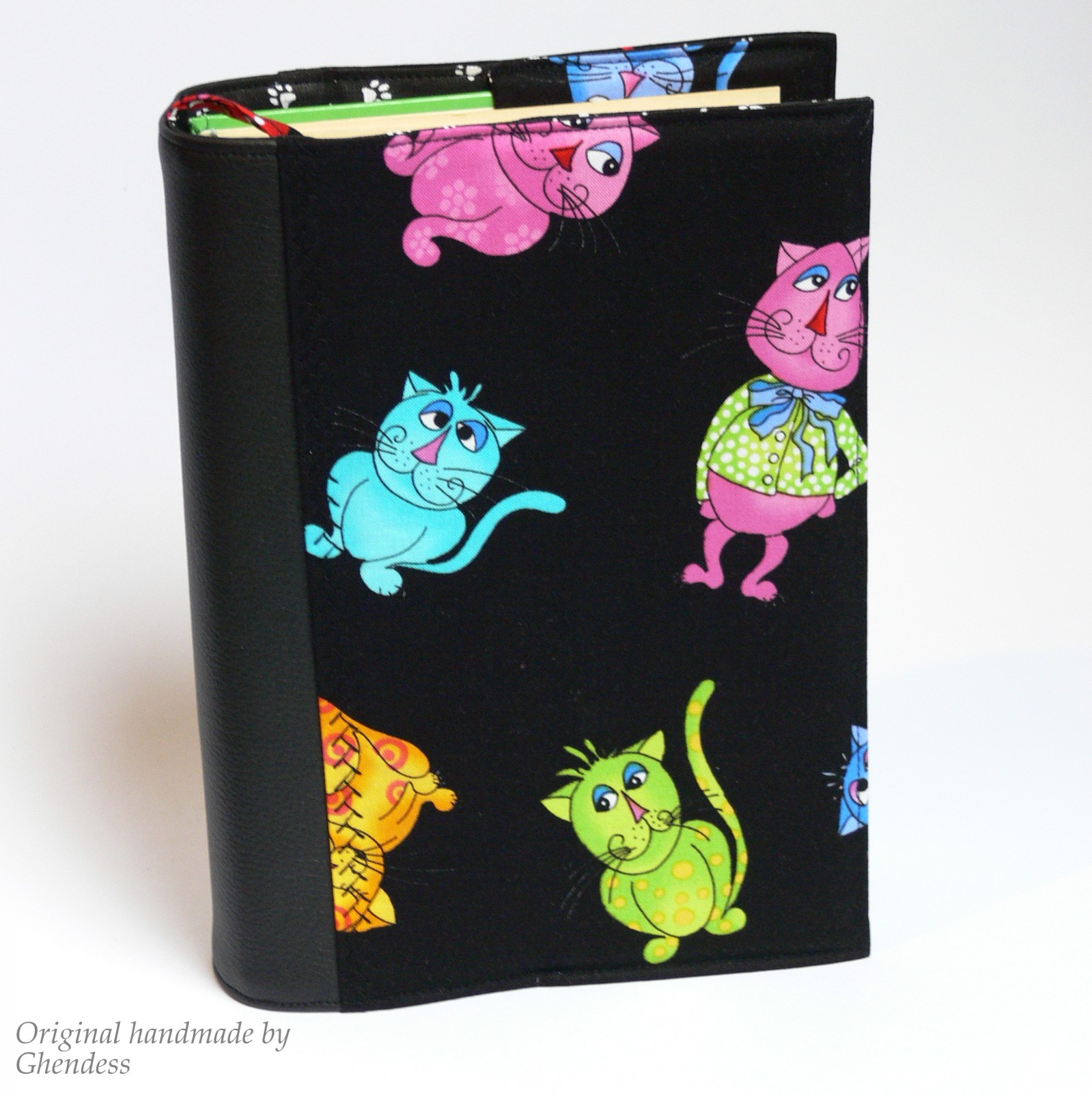 Obal na knihu - Barevné kočky s koženkou