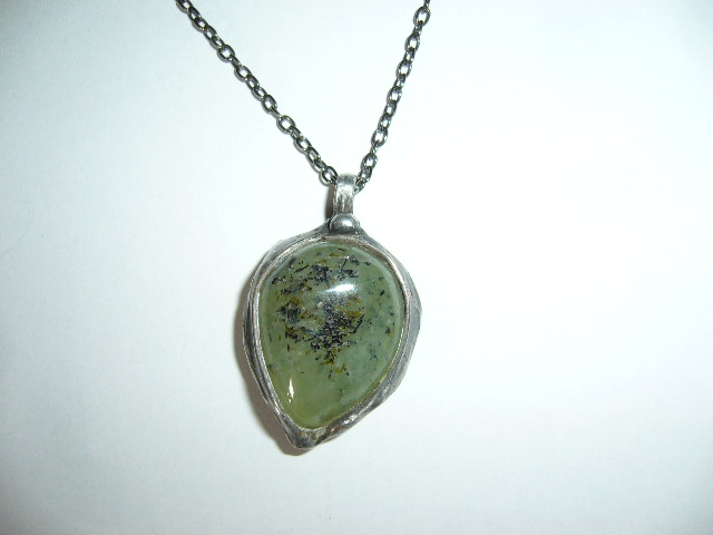 List z Merlinova království - náhrdelník s prehnitem