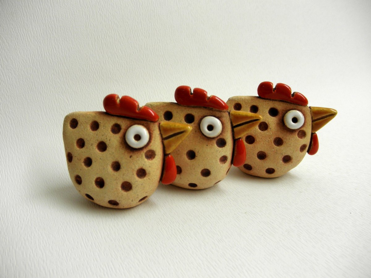 K velikonoční dekoraci - slepička kropenatá