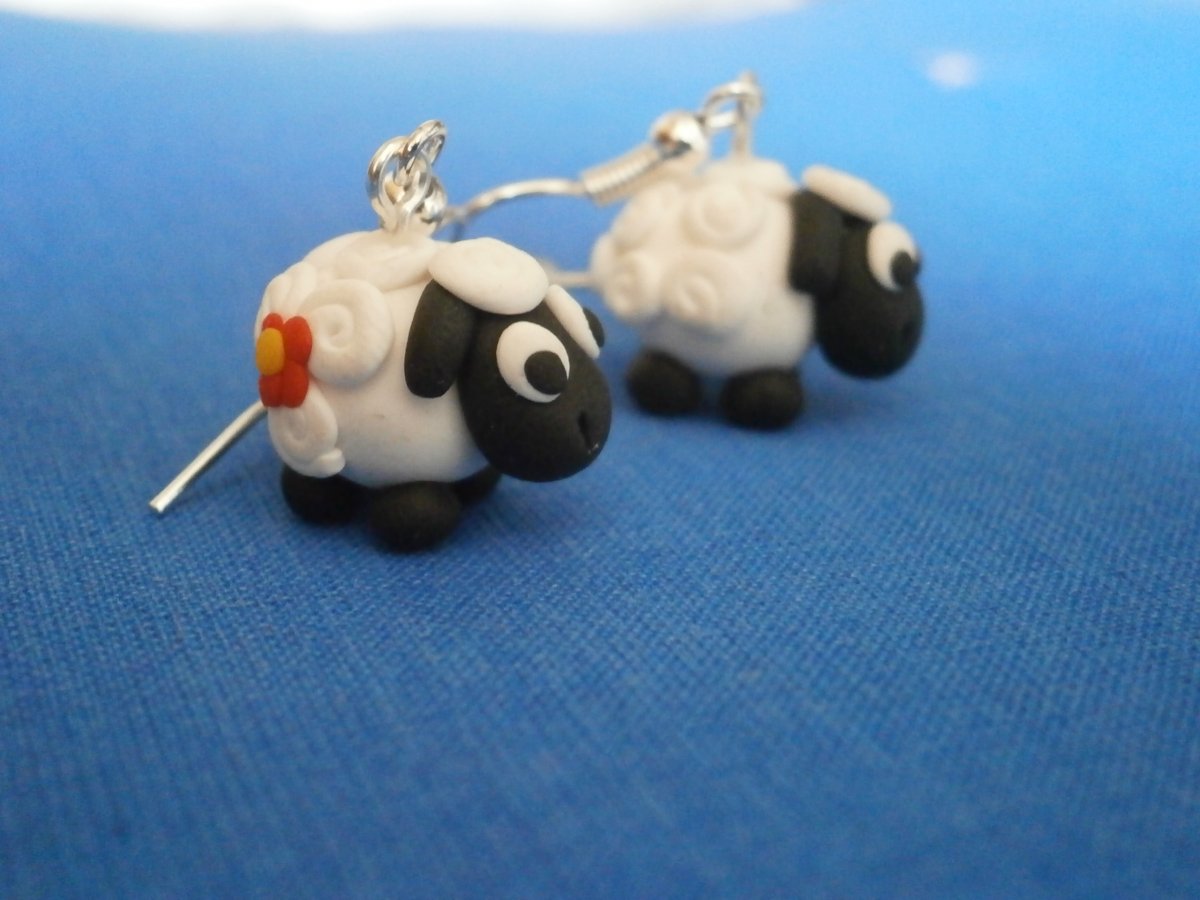 Náušnice ovečky s červenou kytičkou