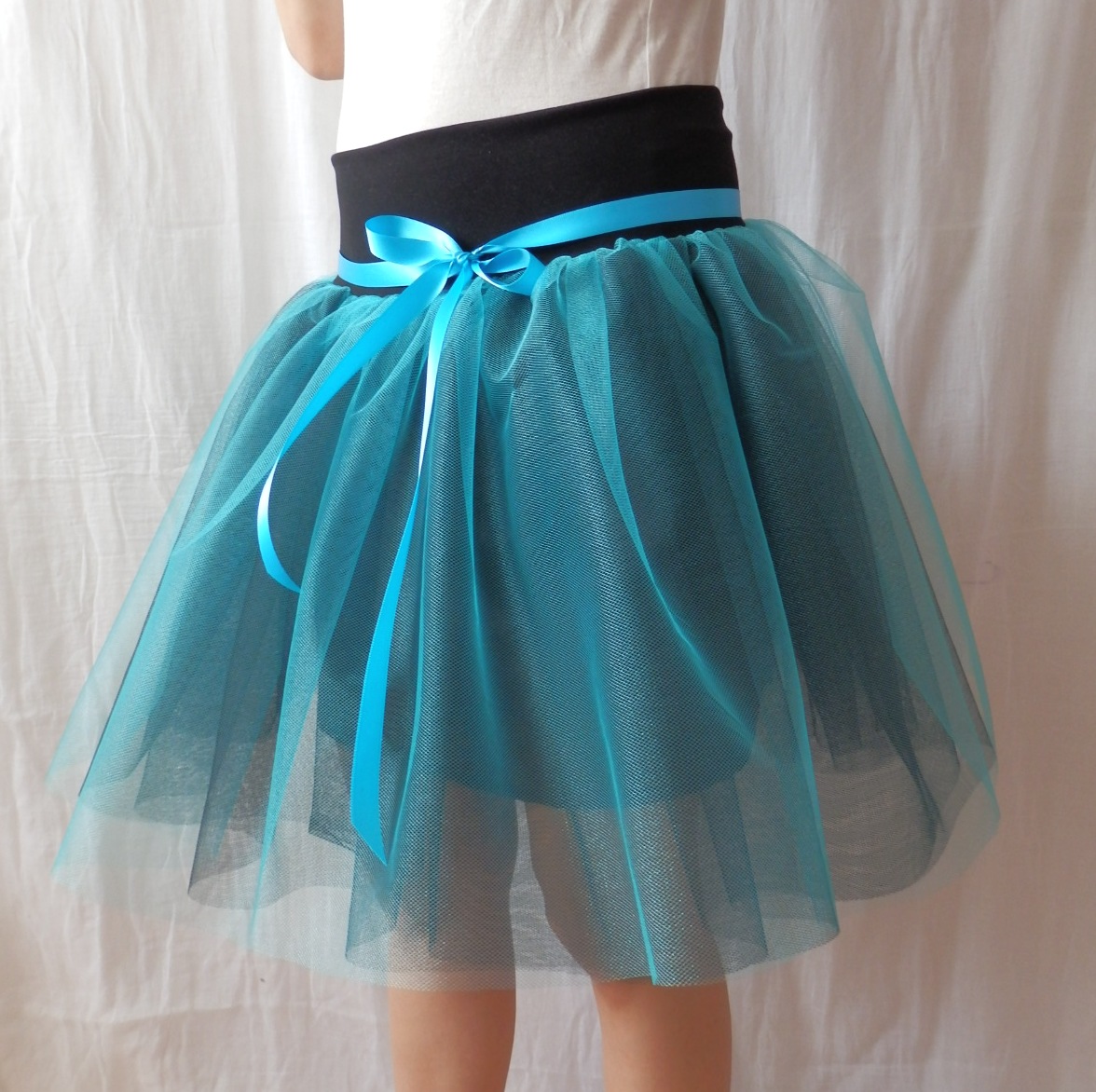 ***Tylová sukně se stuhou***