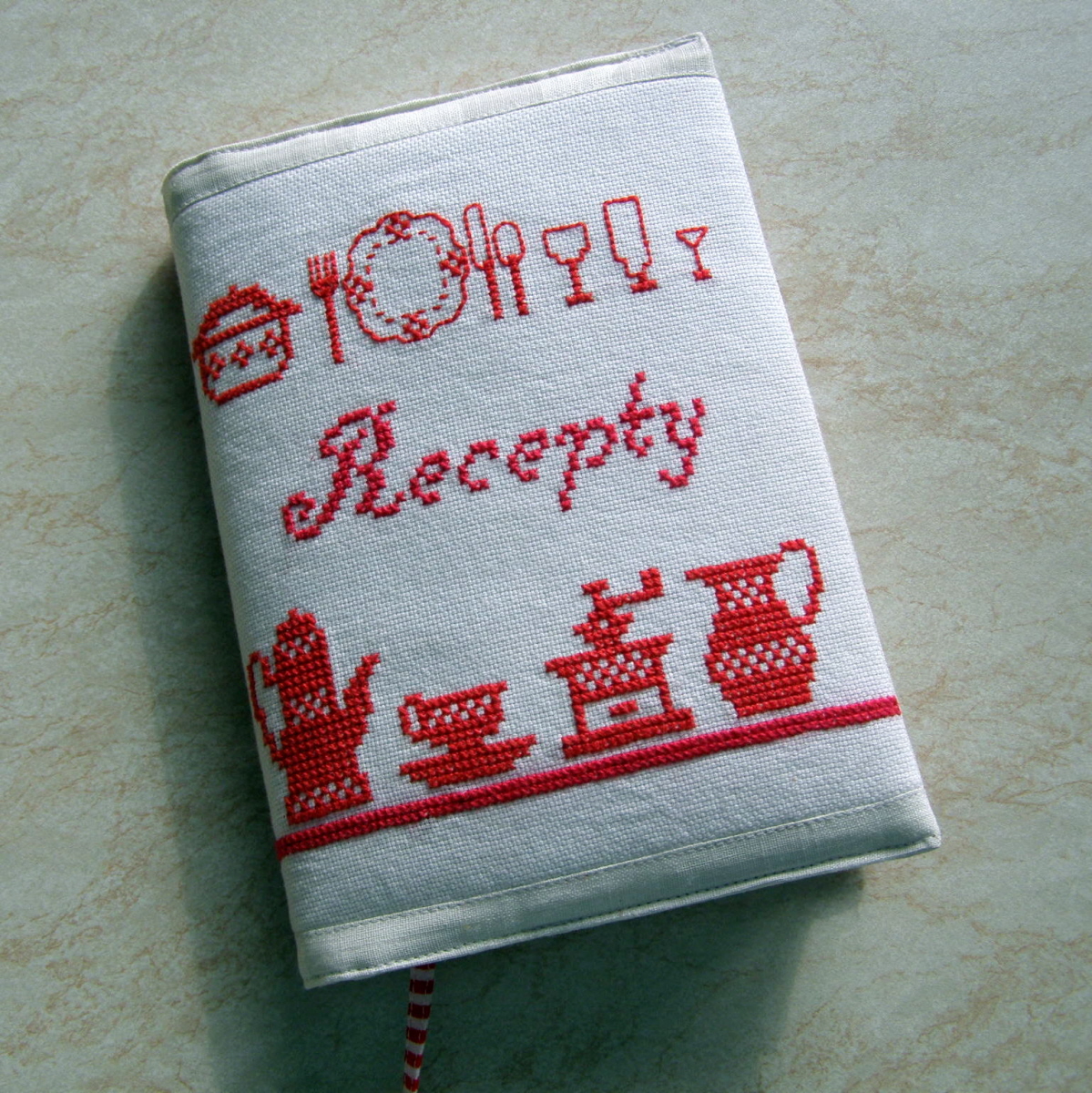 Receptář v červené