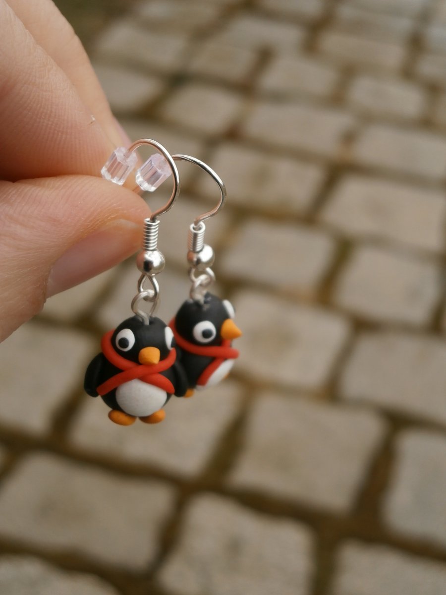 Náušnice tučňáci s červenou šálou