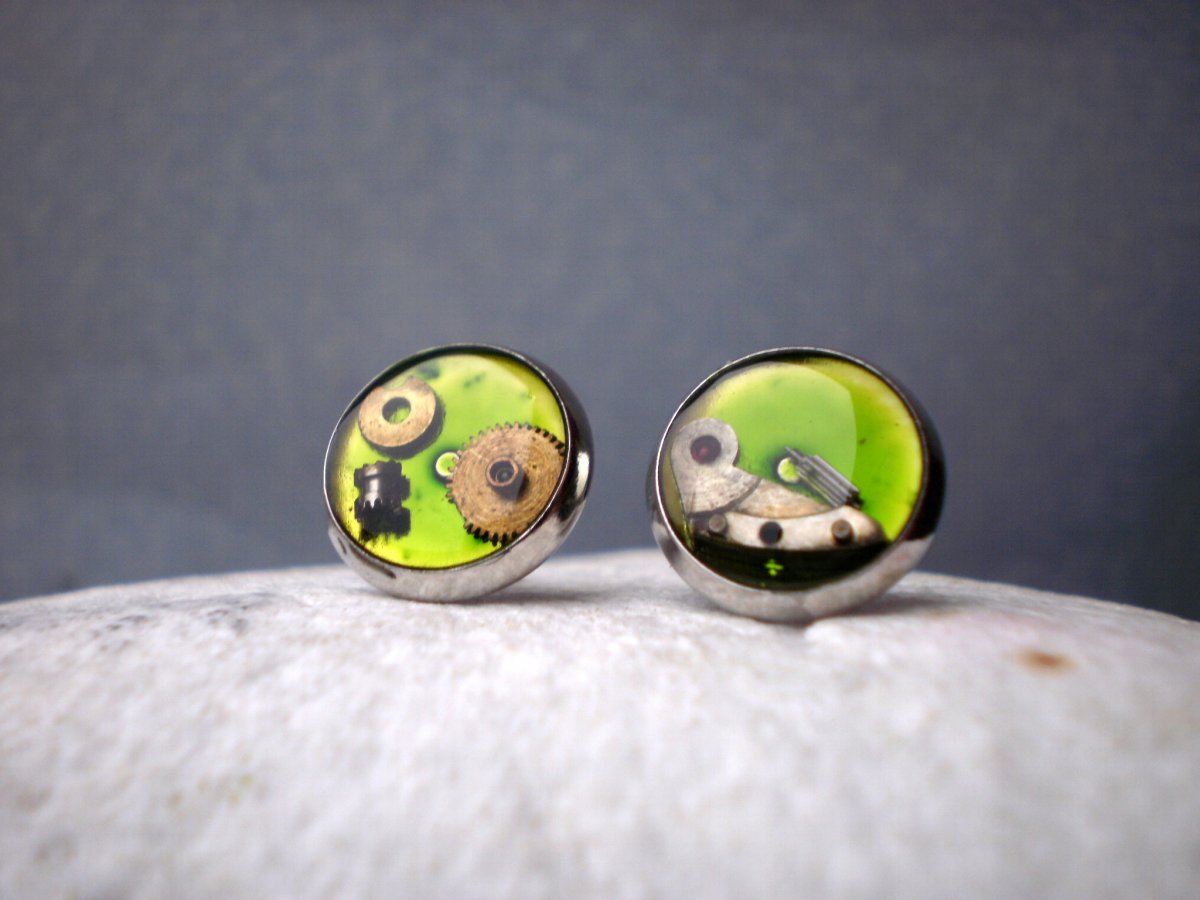 Zelené steampunkové puzetky