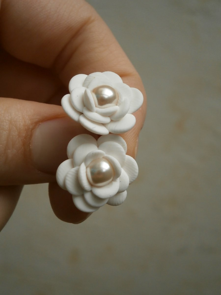 Náušnice bílé růže - i pro alergiky