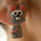 Náušnice myšky skrz ucho