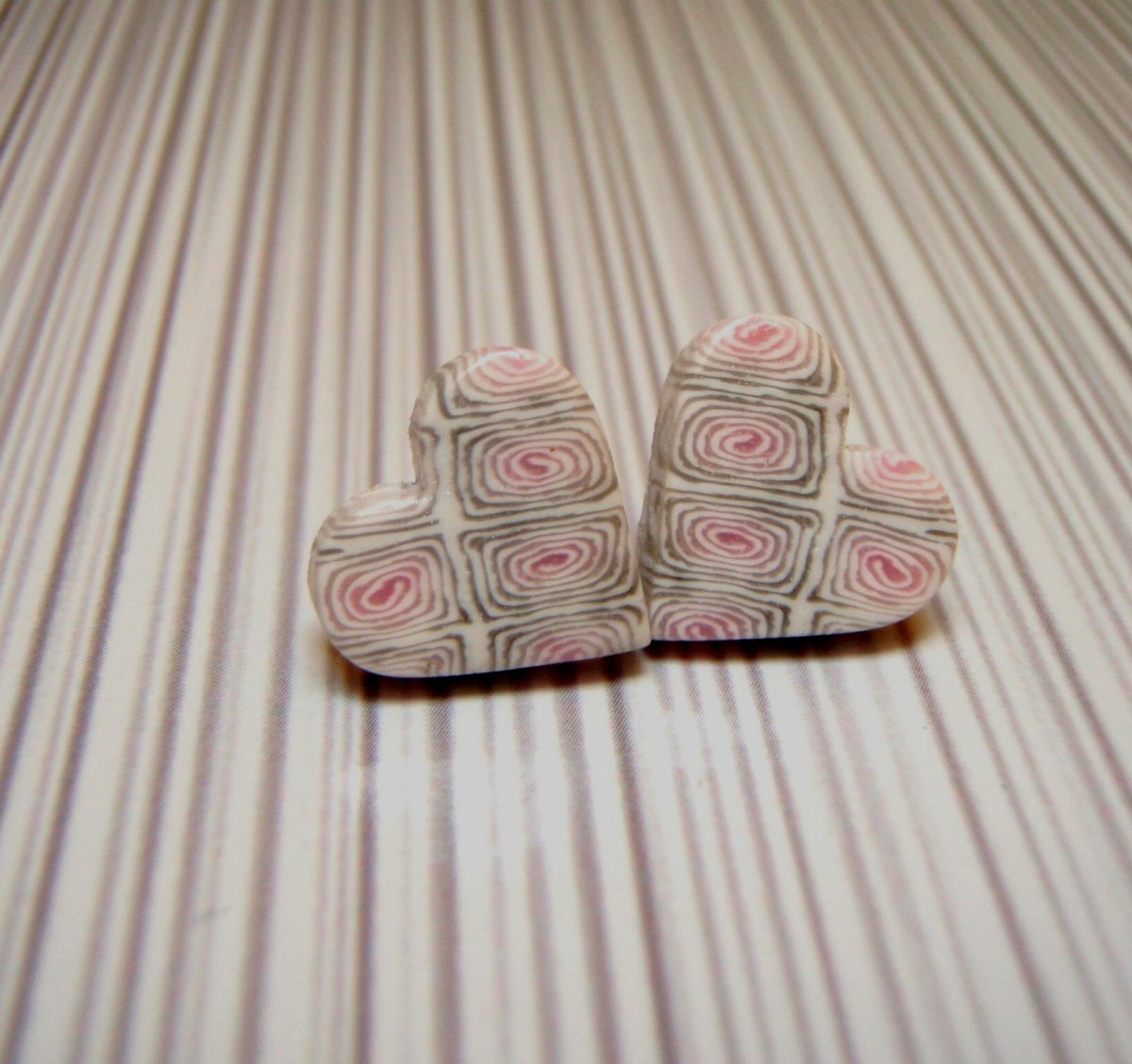 Srdíčka šedorůžová