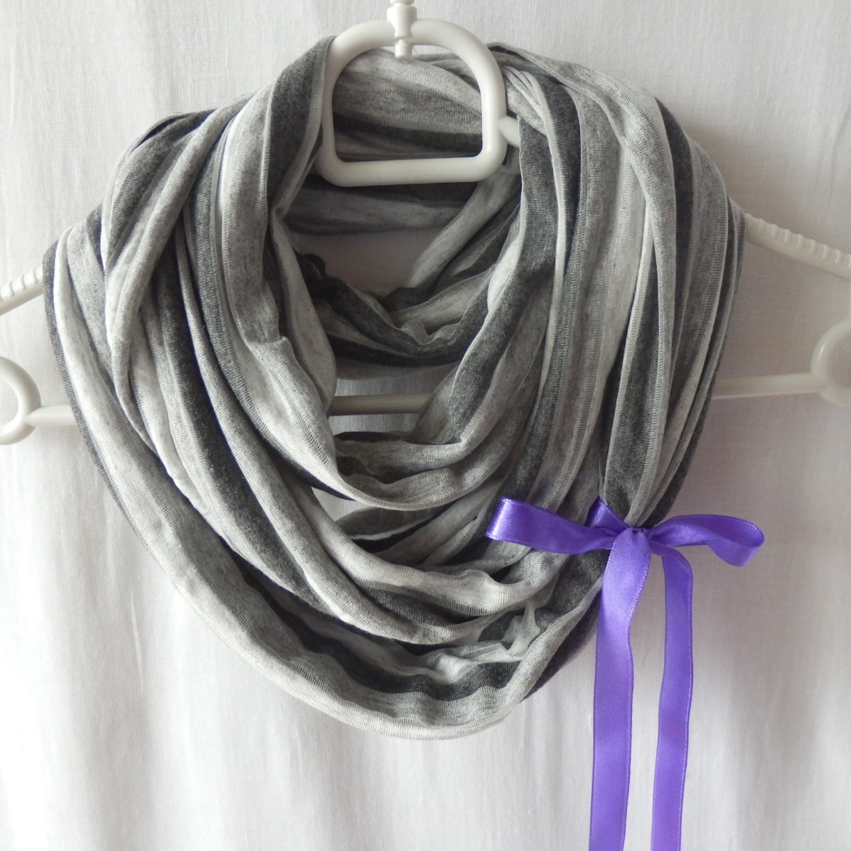 ***Proužkovaný nákrčník***