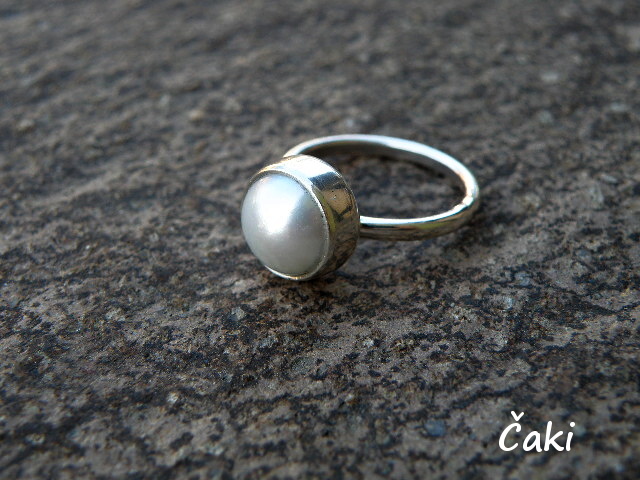 Velká bílá říční perla ve stříbře