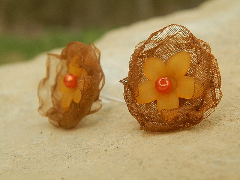 Jemný květ hnědý