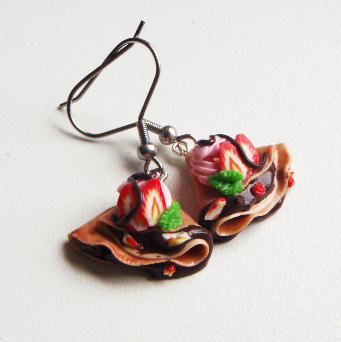 Palačinky s čokoládou a jahodami