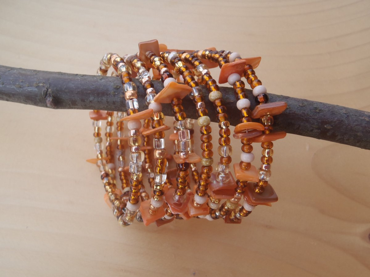 oranžovohnědý s perletí