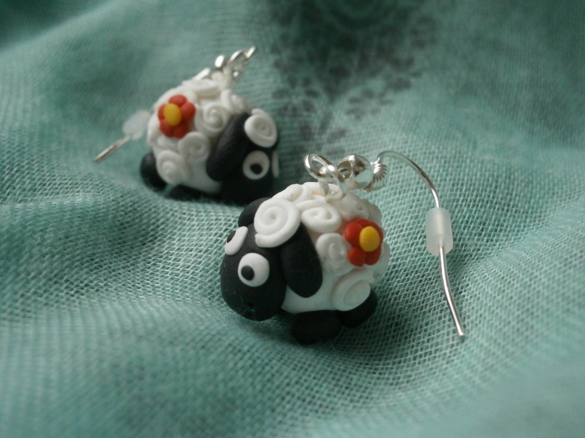 Náušnice ovečky s červenou kytičkou