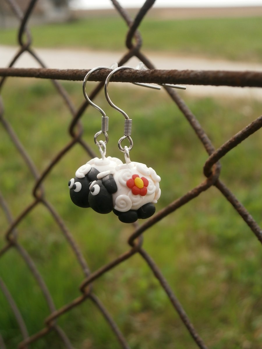 Náušnice ovečky s kytičkou - i pro alergiky