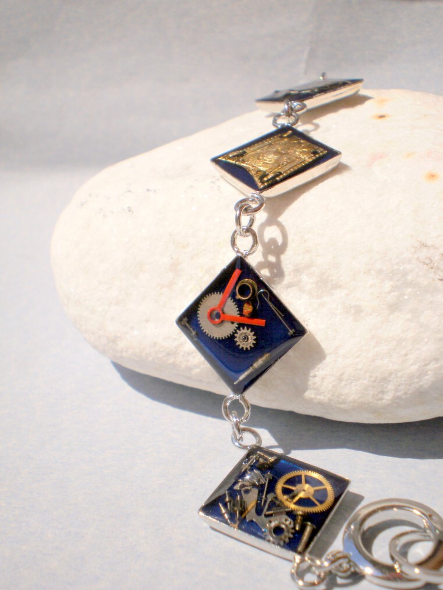 Steampunkový modrý náramek