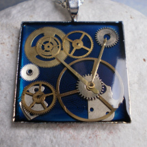 Modrý čtvercový steampunk náhrdelník