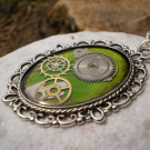 Zelený steampunkový náhrdelník