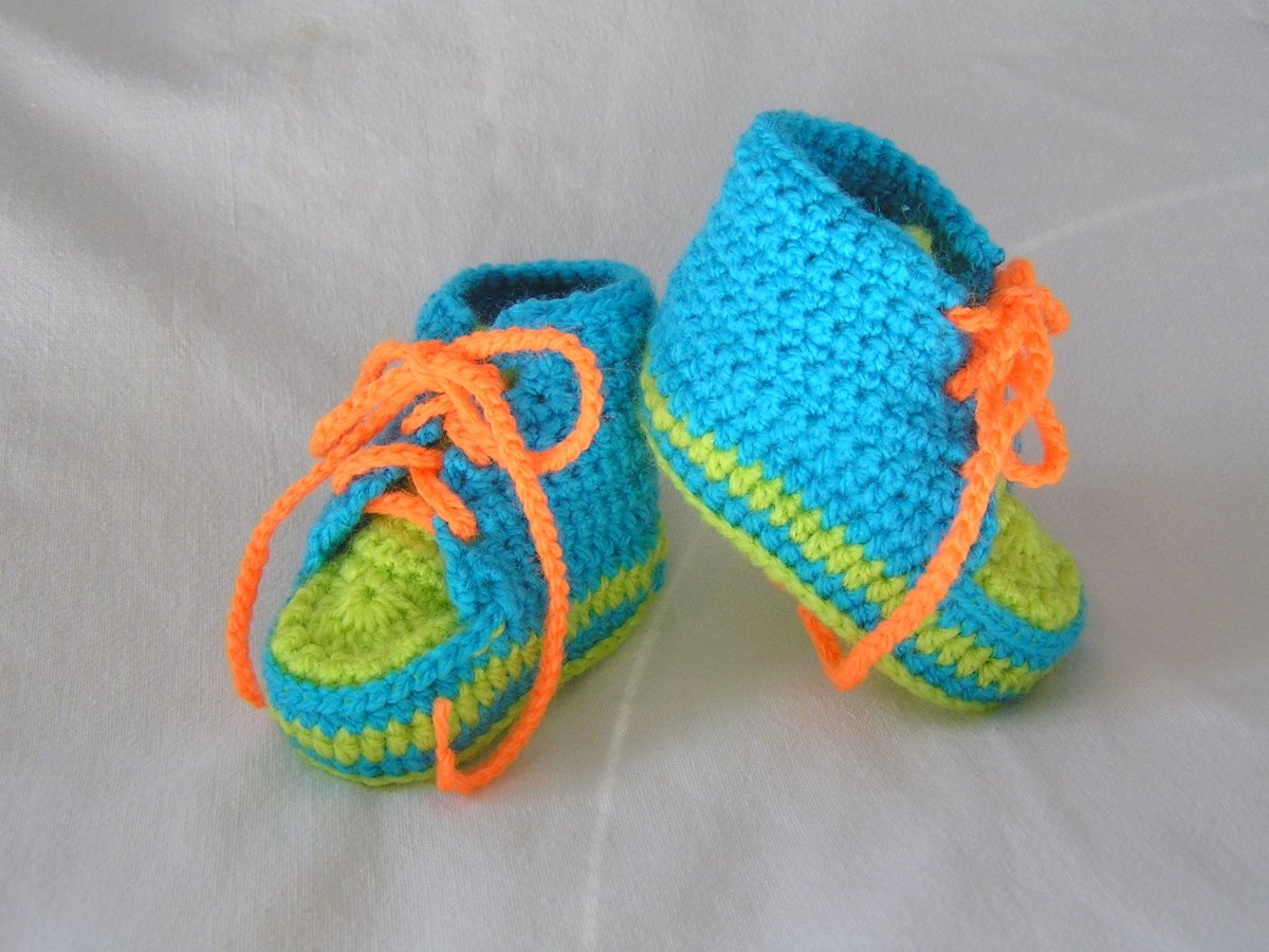 Háčkované tenisky