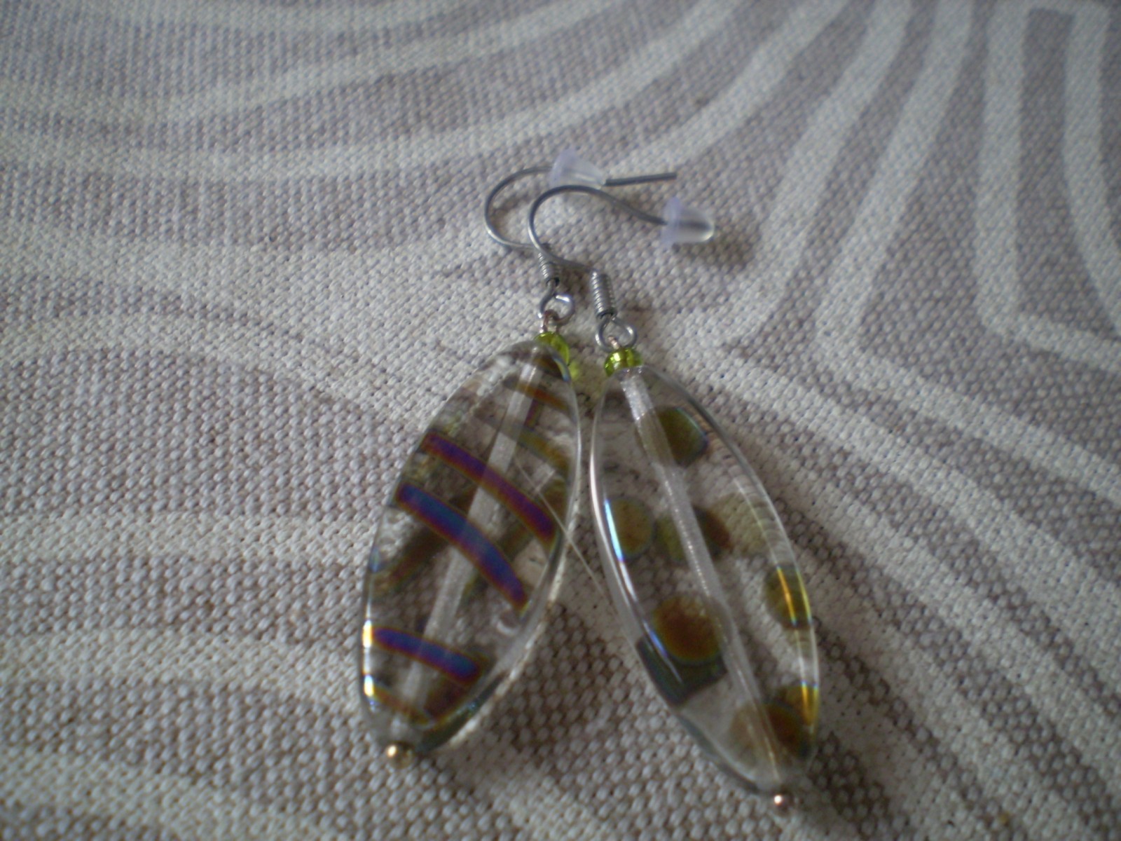 NÁUŠNICE - hra s barvičkami