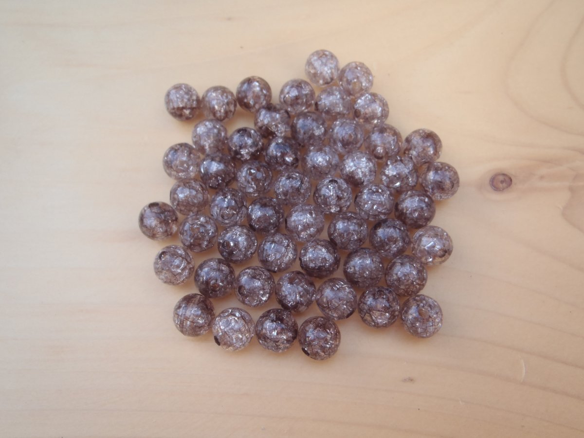 hnědé praskané korálky