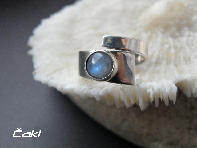 Měsíční  kámen ve stříbře